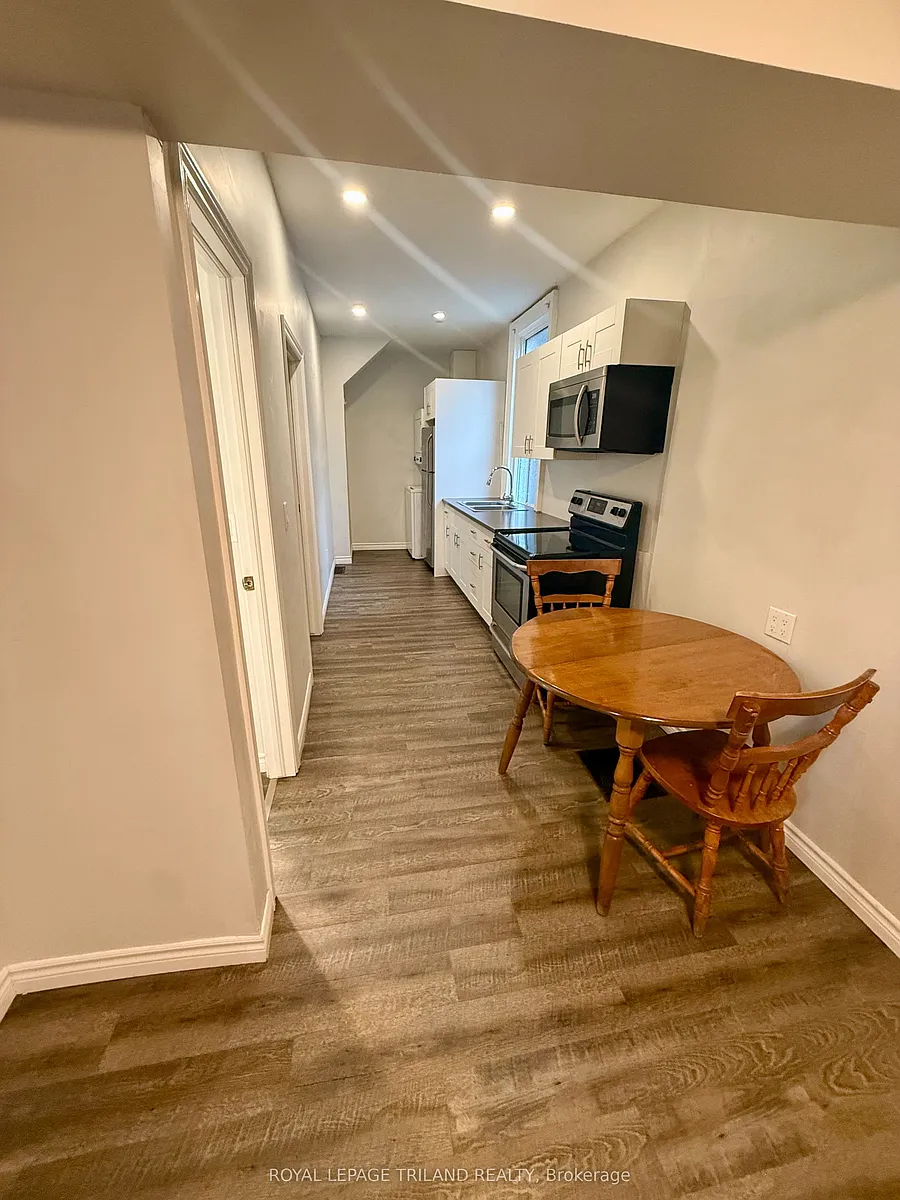Building Photo - 434 Dufferin Ave #4A
