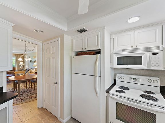 4th image of 478 Tequesta Dr APT 107