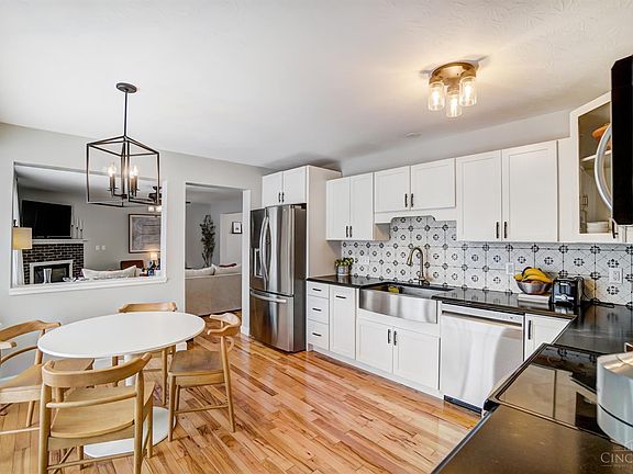 3rd image of 612 Tanners Creek Ln