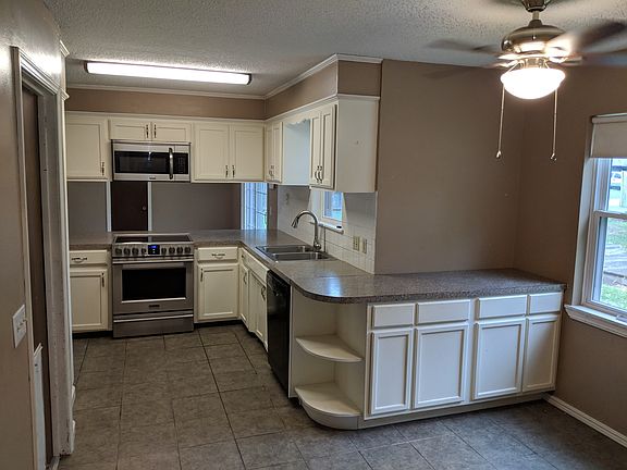 2nd image of 1301 S Sidney Ave