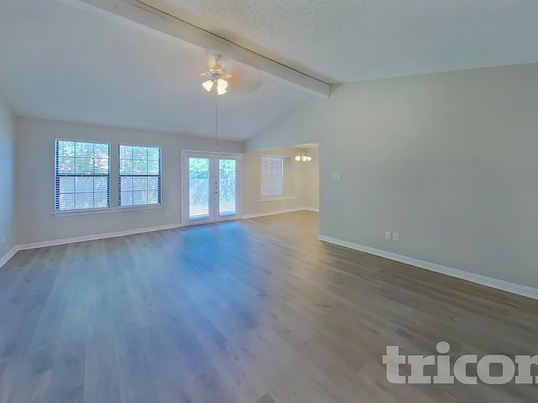 7421 Ridge Rd W — Photo 3