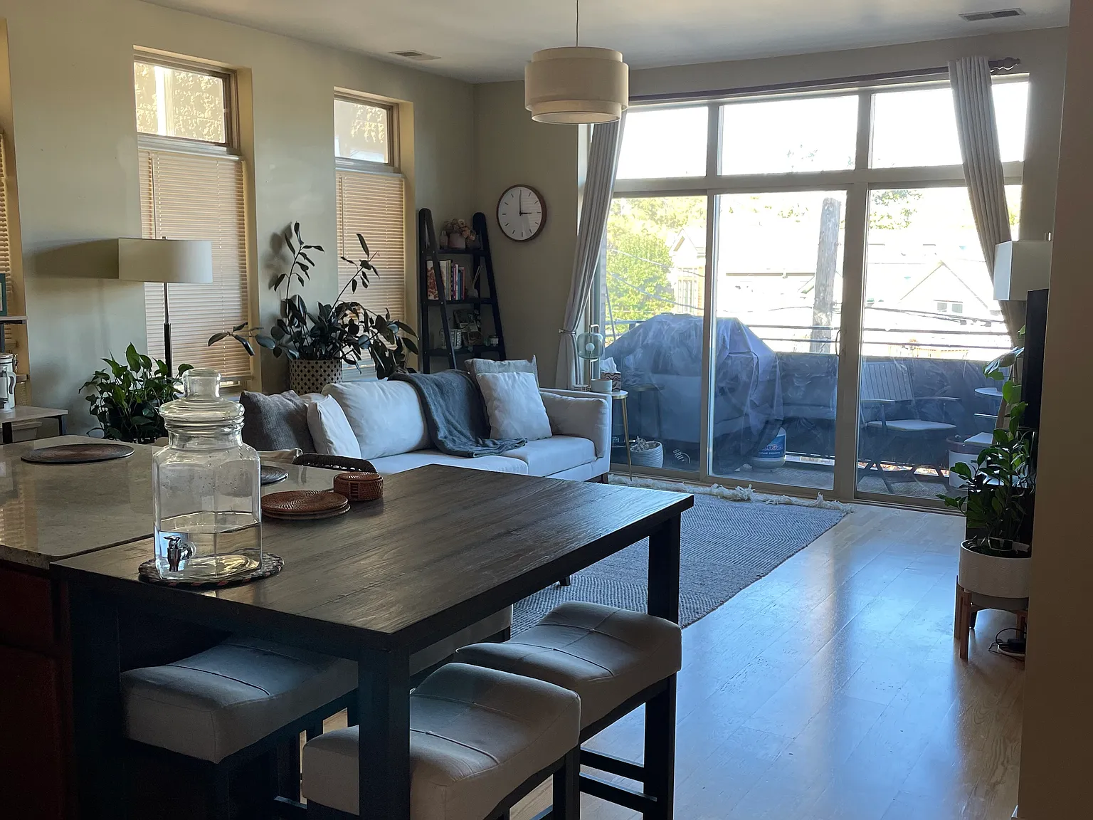 2 bed, 1200 sqft, $2,995 — Photo 4