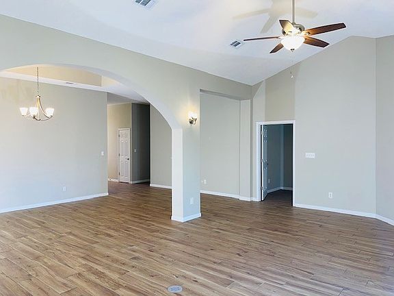 4th image of 426 Ridgewood Cir