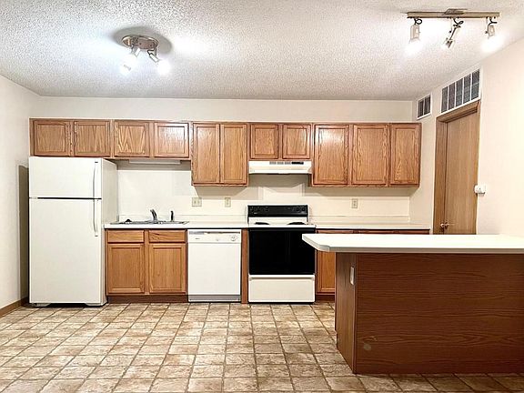 2nd image of 402 Belisle St