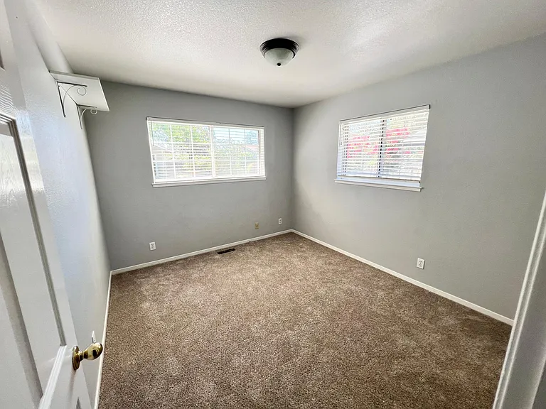 5297 Lone Pine Rd — Photo 10