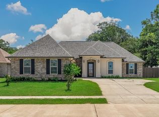 46 Crowder Dr, Benton, LA 71006