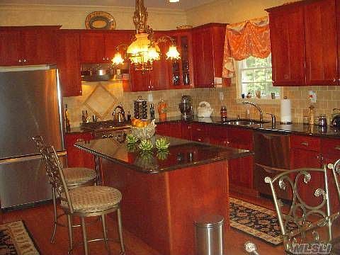 3rd image of 7 Abbey Creek Ct