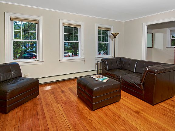 5th image of 98 Hobart Ave