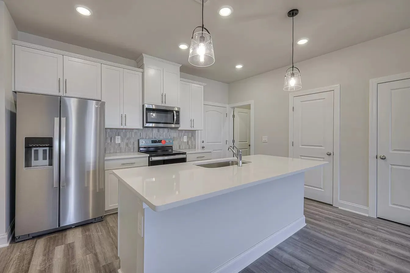 3 bed, 2.5 bath, 1628 sqft, $2,100 — Photo 4