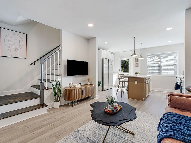3107 Montrose Ave — Photo 7