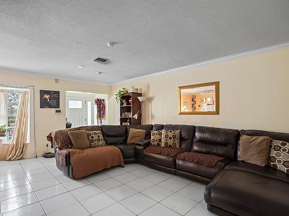 4th image of 2201 NW 33rd Avenue