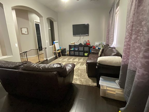 4th image of 2944 E Clifton Ave