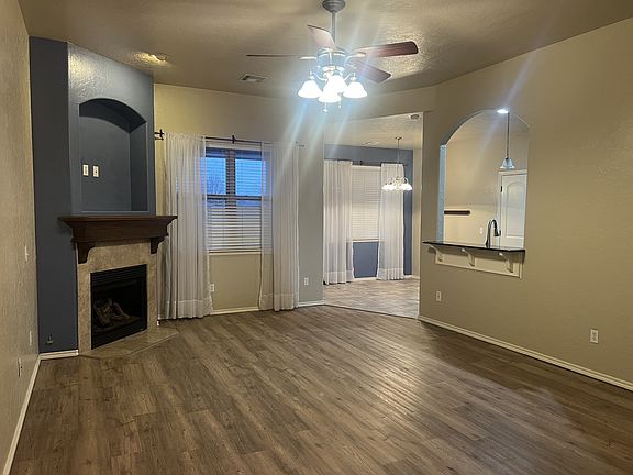 3rd image of 832 Carol Ann Pl