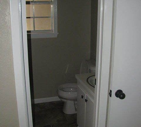 5th image of 1402 Camelia Dr