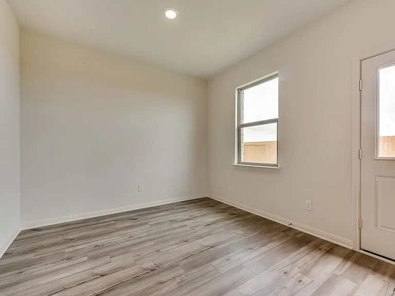 833 Serena Dr — Photo 13