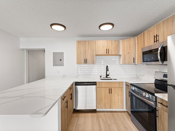 4th image of 501 S 7th St APT 8