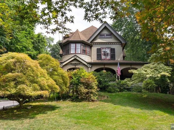 54 Magnolia Ave, Tenafly, NJ 07670