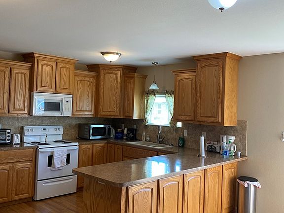 2nd image of 1212 W Clare St