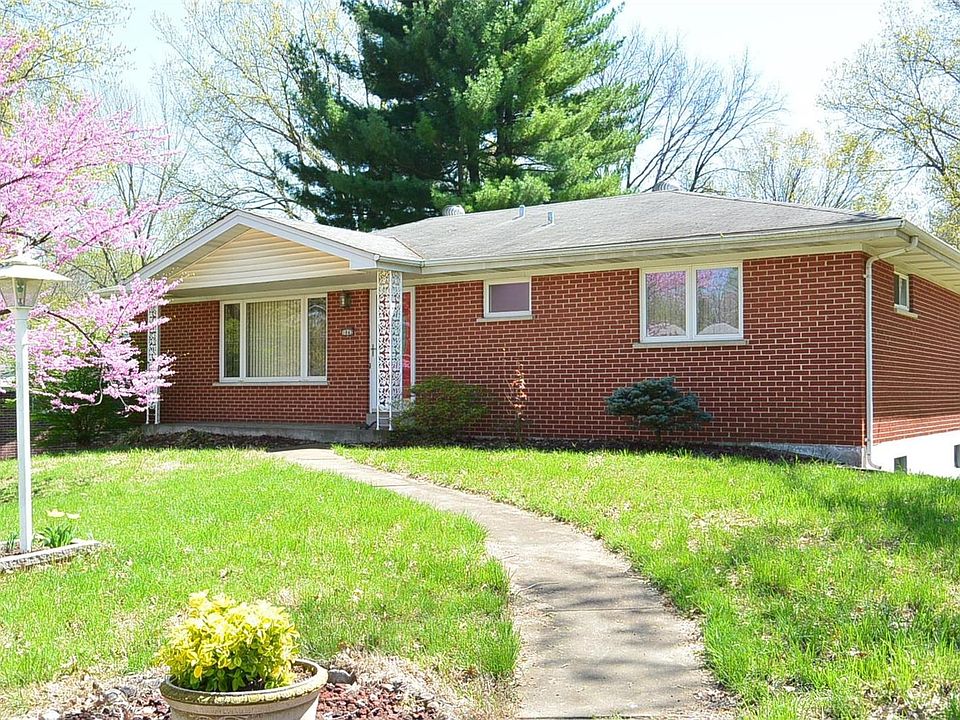 1st image of 1042 Camelot Gardens Dr