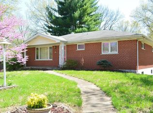 1042 Camelot Gardens Dr, Saint Louis, MO