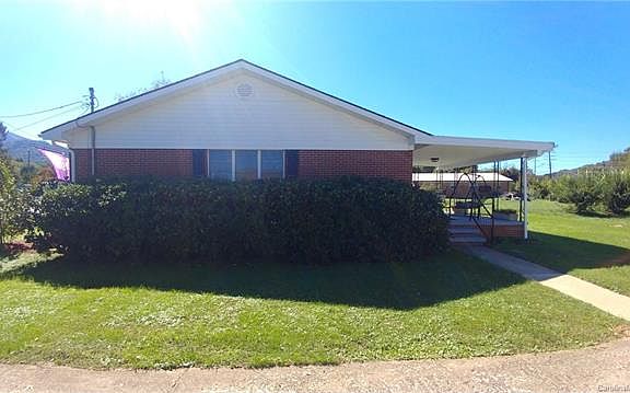 3rd image of 698 Camelot Dr