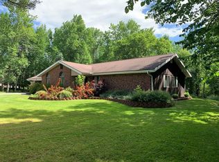 15 Timberline Dr, Morrisonville, NY 12962
