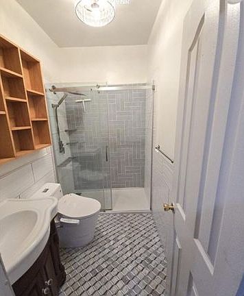 5th image of 990 Belmont Ave