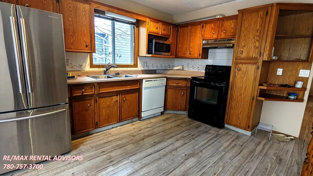 Building Photo - 64 Falbury Bay NE