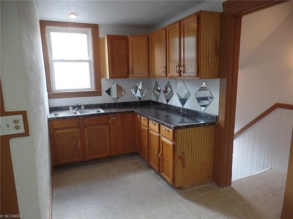 3rd image of 4019 Spokane Ave
