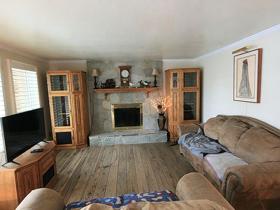 4th image of 1242 Earl Way