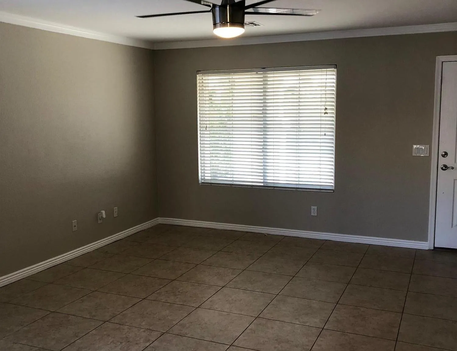 5 bed, 2.5 bath, 2035 sqft, $2,695 — Photo 4