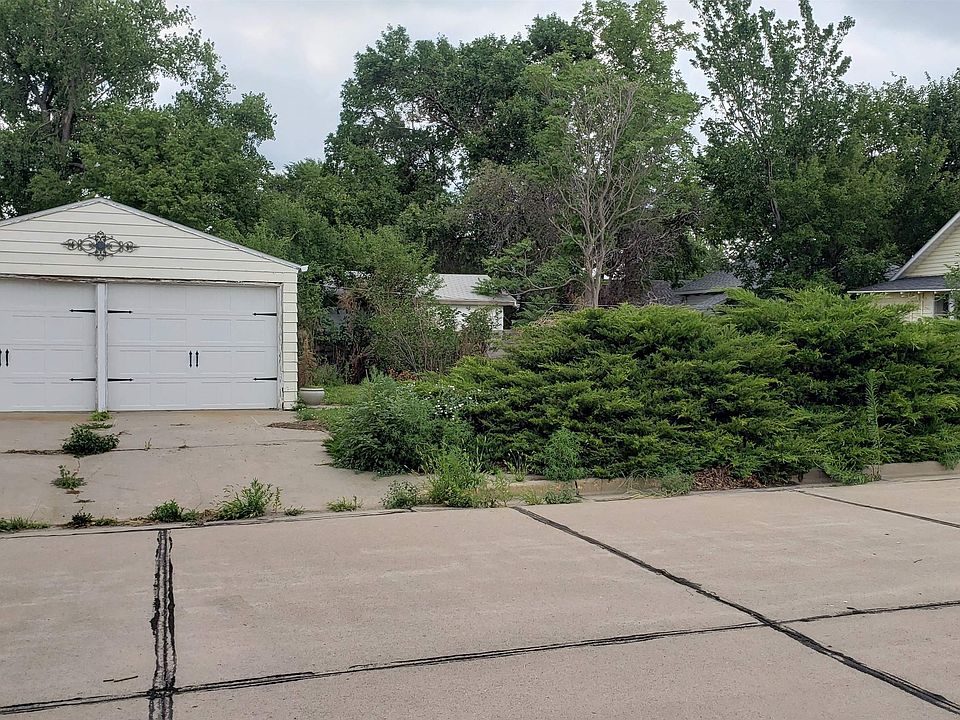 2nd image of 203 Blaine St
