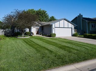 1927 N Duckcreek Ln, Derby, KS 67037