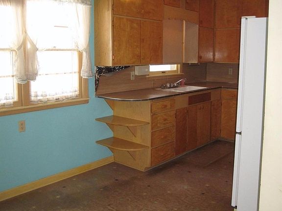4th image of 1211 N 67th St