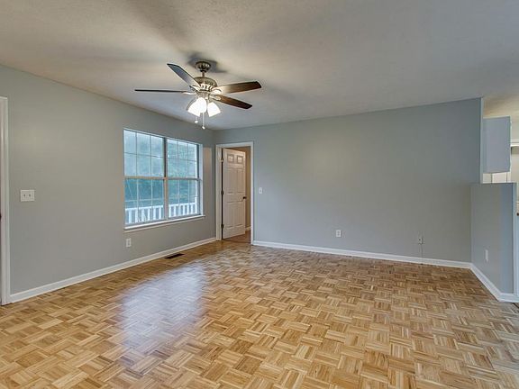 3rd image of 2650 Bell St