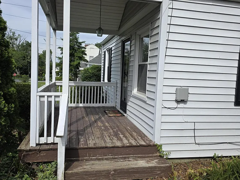 11907 Locust Rd — Photo 2