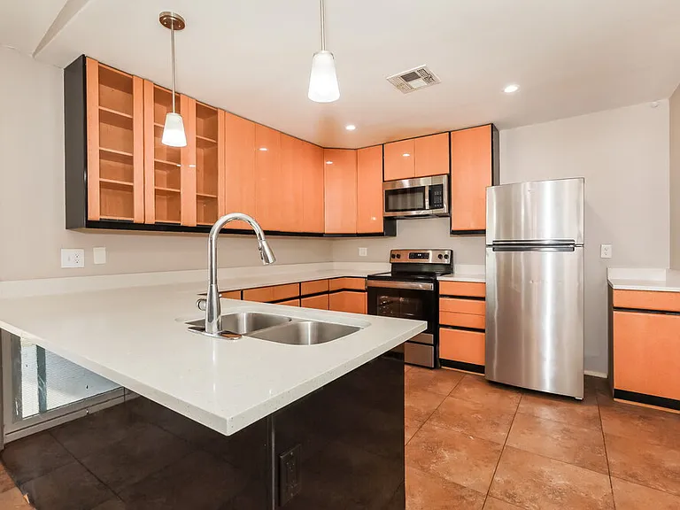 631 W Lindner Ave — Photo 5
