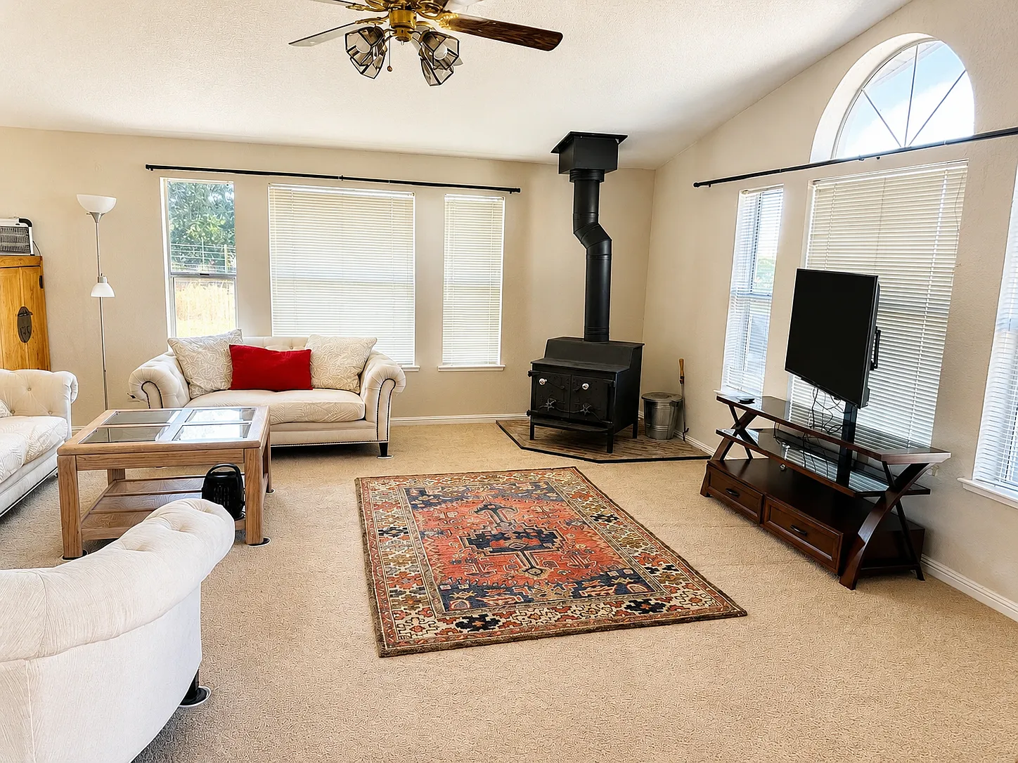 3 bed, 1996 sqft, $2,400 — Photo 2