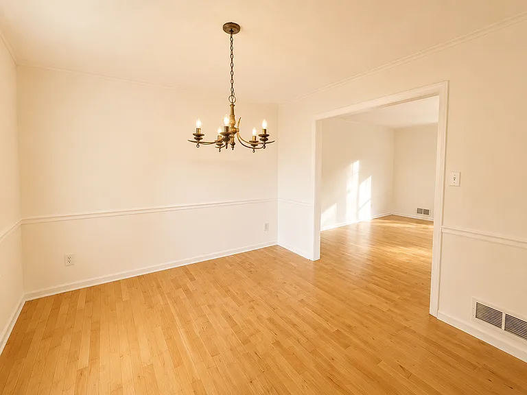 1690 Manhasset Dr — Photo 4