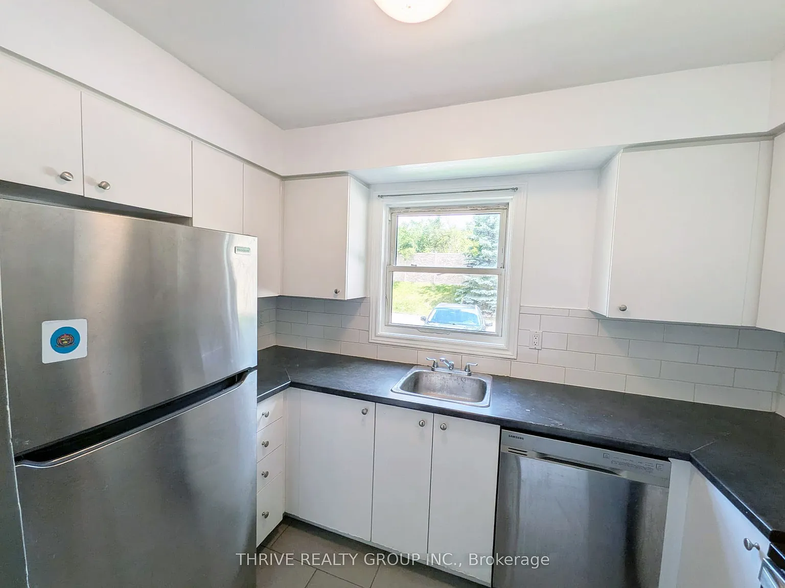 470 2nd St — Photo 3