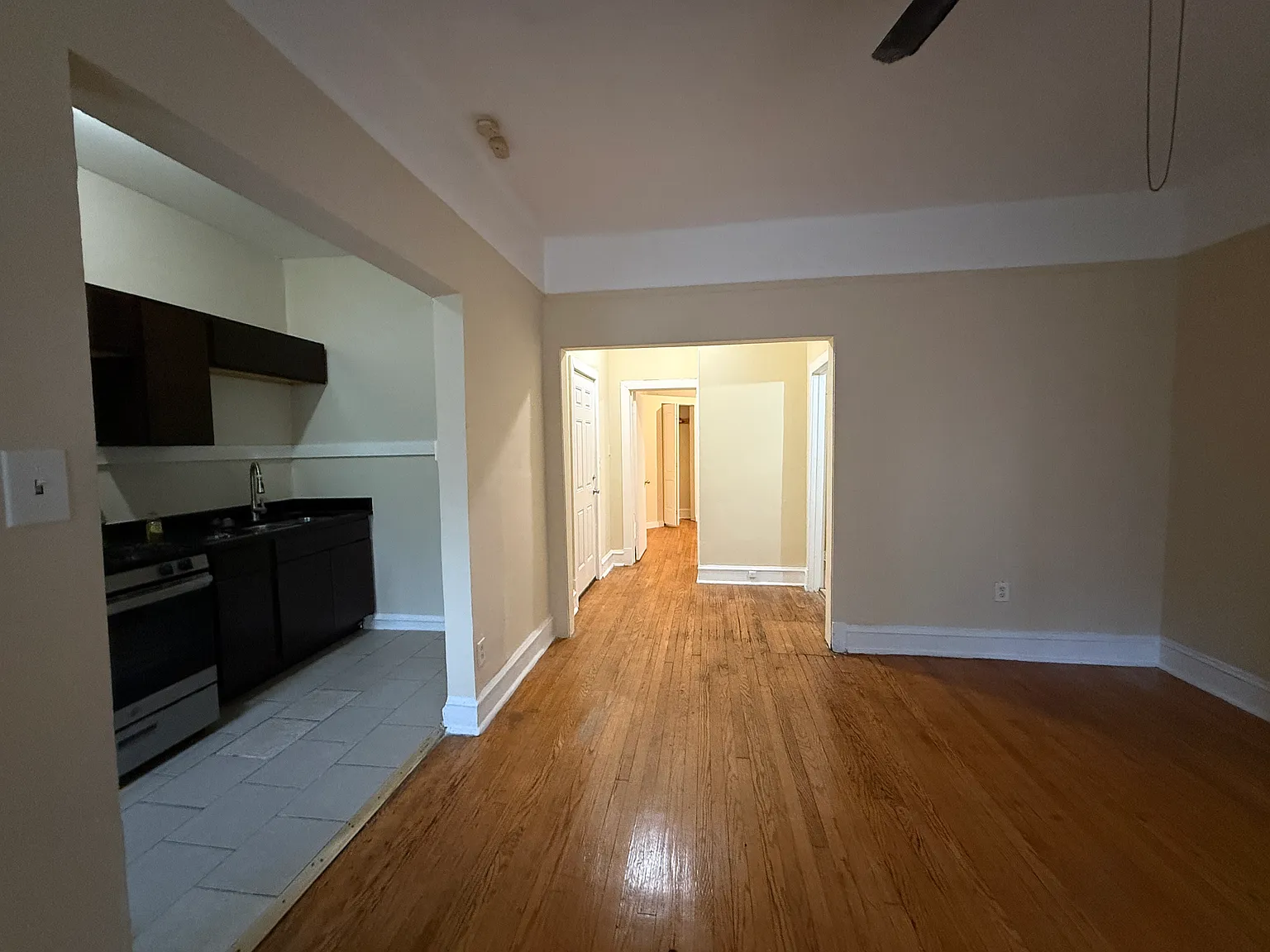 1 bed, 610 sqft, $1,300 — Photo 2