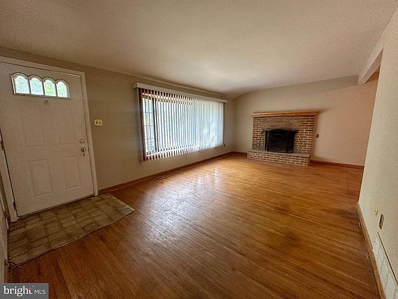 3rd image of 379 Harrison Ave