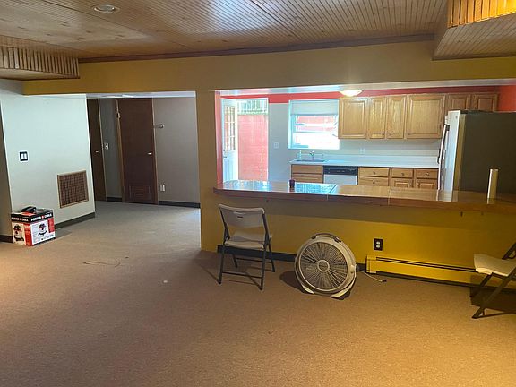 5th image of 572 Carman Ave #1