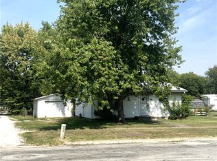 718 E Jefferson St, Pana, IL 62557