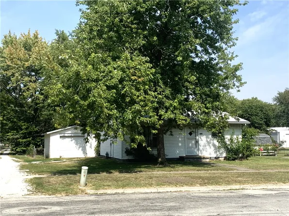 718 E Jefferson St, Pana, IL 62557