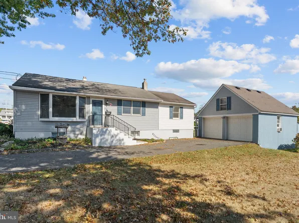 123 N 9th St, Perkasie, PA 18944