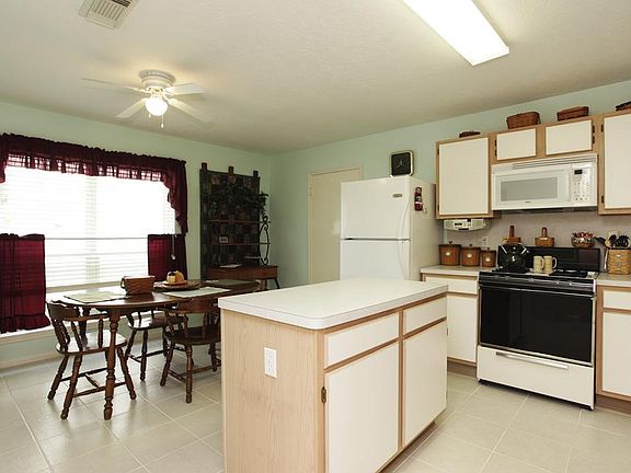 3rd image of 6919 Haven Creek Dr