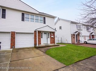 73 Middle Loop Rd, Staten Island, NY 10308