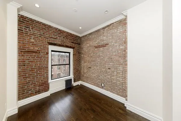 Rented by Icon Realty Management | media 31