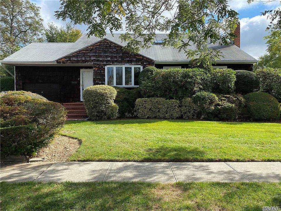 1st image of 2 Lakeville Ln